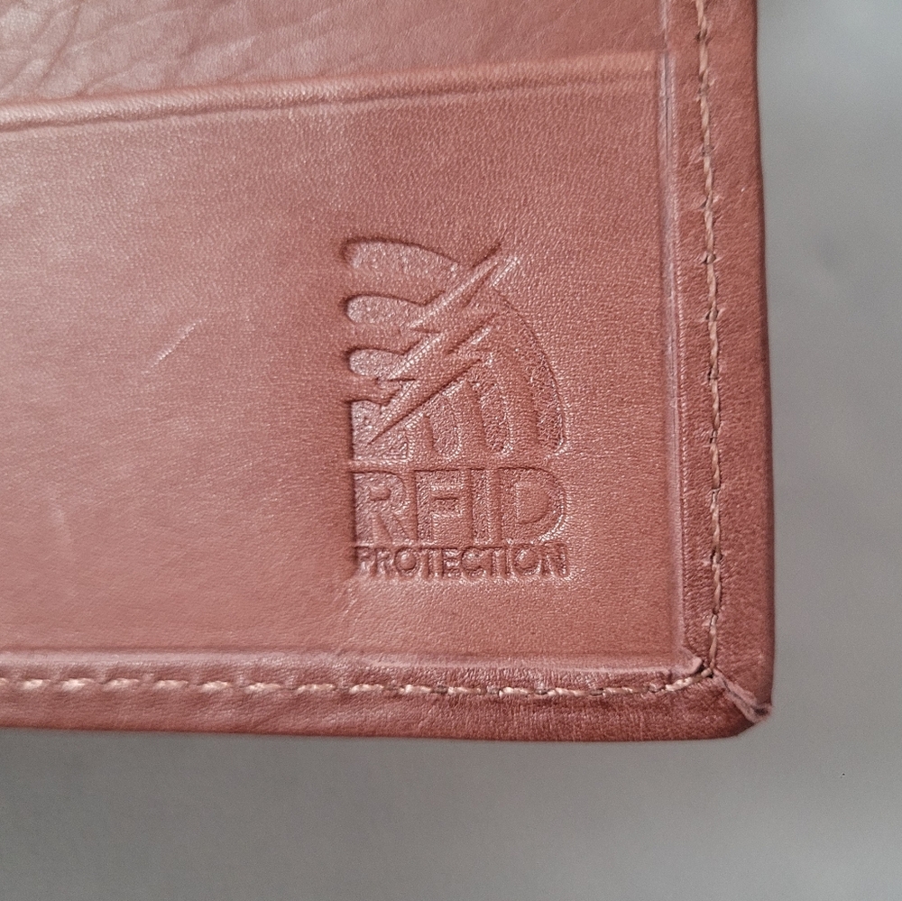 Genuine Leather Wallet & Key Fob Set- Steve Madden - Picture 11 of 16